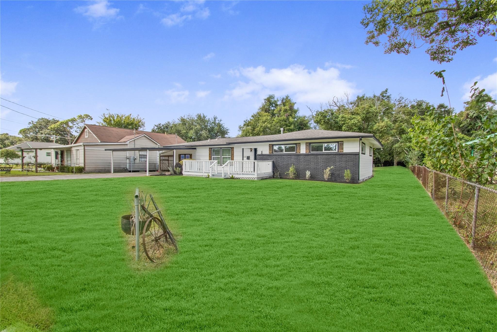 1118 Lake Road