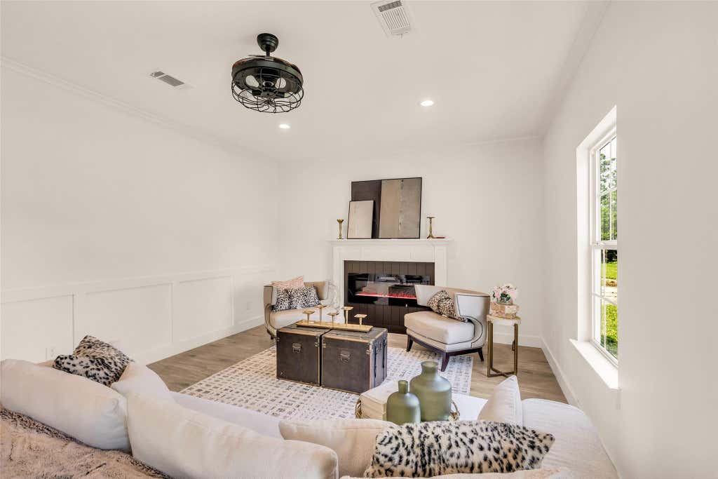Photo of 407 Harris Road, Highlands, TX 77562 (MLS # 11489028)