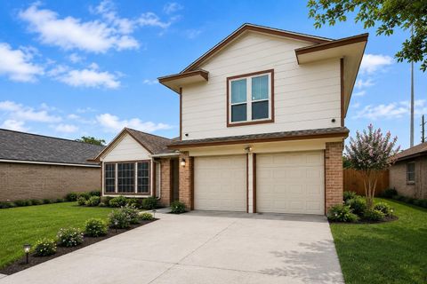 Photo of 13507 White Cliff Drive, Houston, TX 77065 (MLS # 64335326)