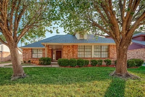 Photo of 2810 Pineleaf Drive, Sugar Land, TX 77479 (MLS # 11116870)