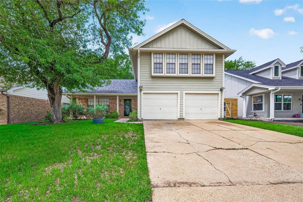 Photo of 10414 Green Valley Ln Ln, Houston, TX 77064 (MLS # 27503818)