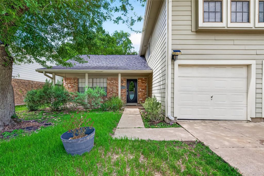Photo of 10414 Green Valley Ln Ln, Houston, TX 77064 (MLS # 27503818)