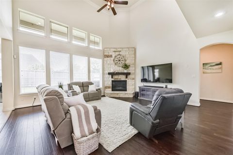 902 Longleaf Court Friendswood TX 77546