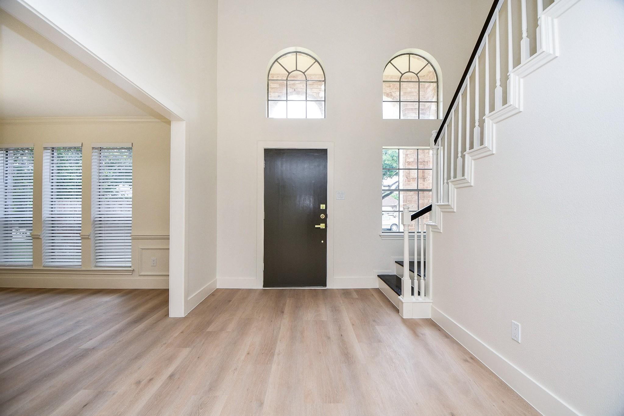 206 E Sutton Square