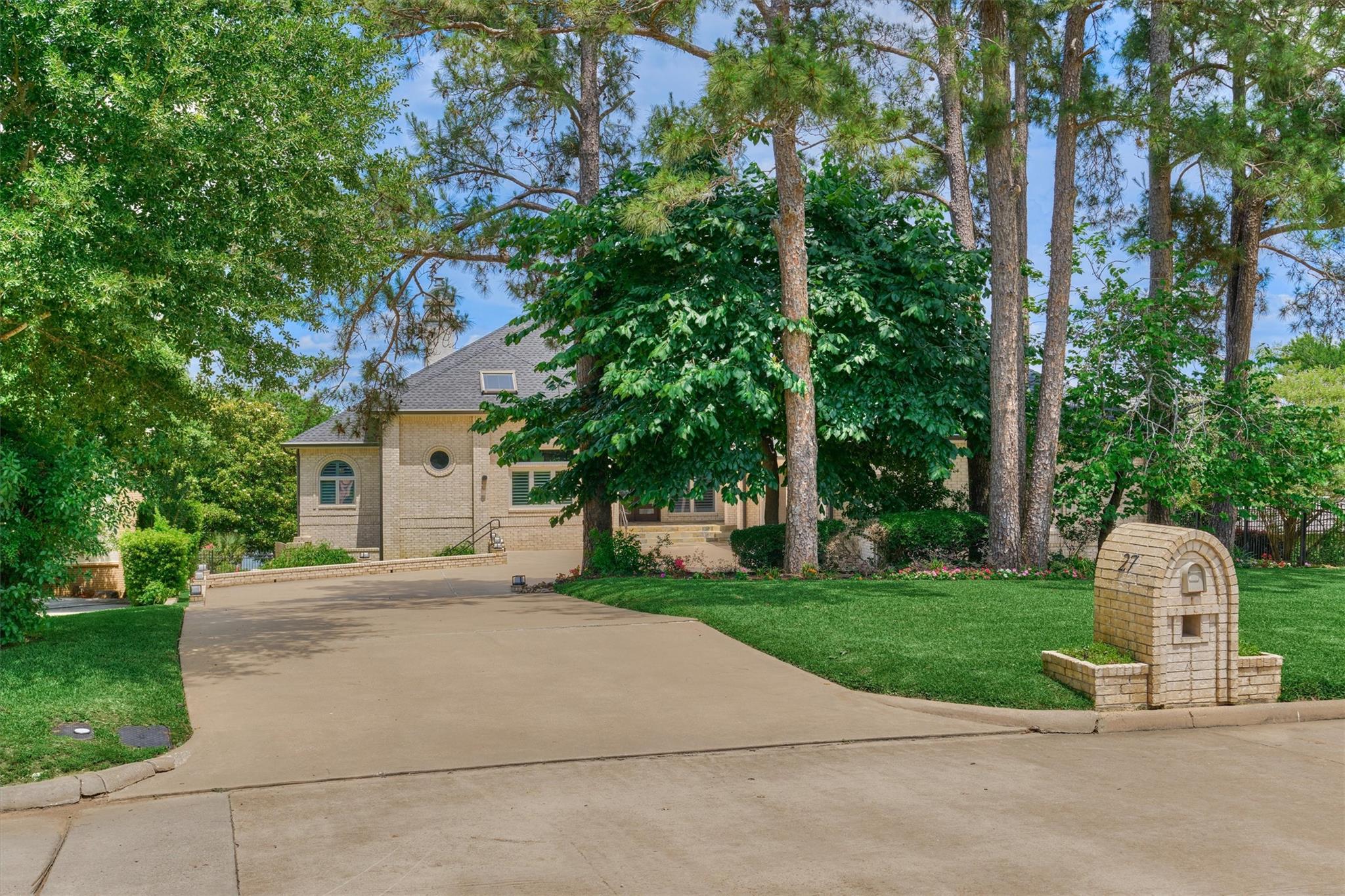 27 La Jolla Circle
