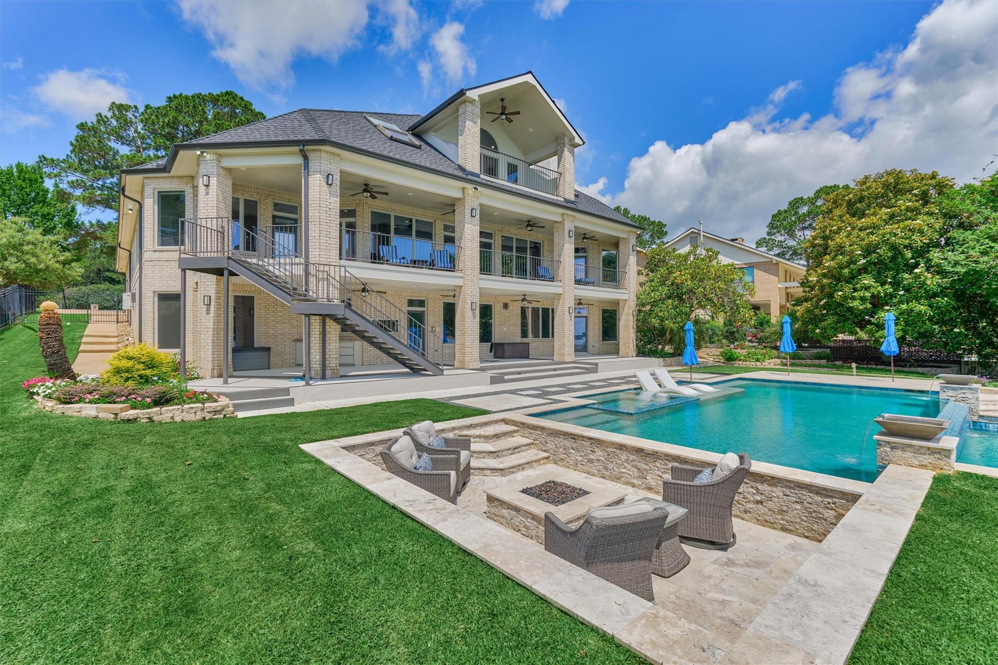 27 La Jolla Circle