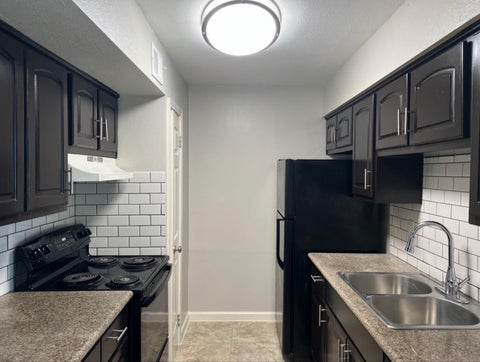 Condo For Rent - 5550 N Braeswood Boulevard #136<br/> Houston, TX 77096