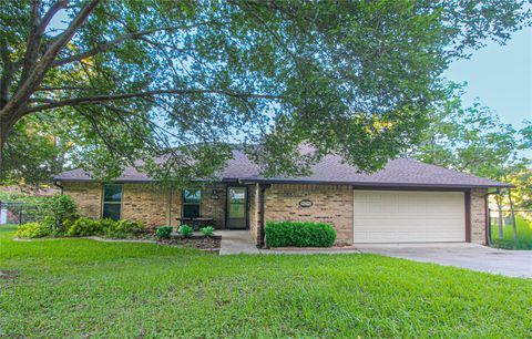 Photo of 262 W Lake Drive, Livingston, TX 77351 (MLS # 94392108)