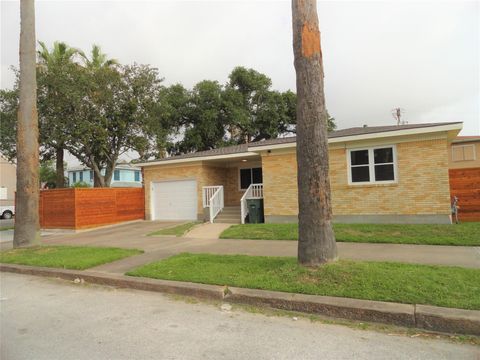 Photo of 2528 Avenue K, Galveston, TX 77550 (MLS # 38322548)