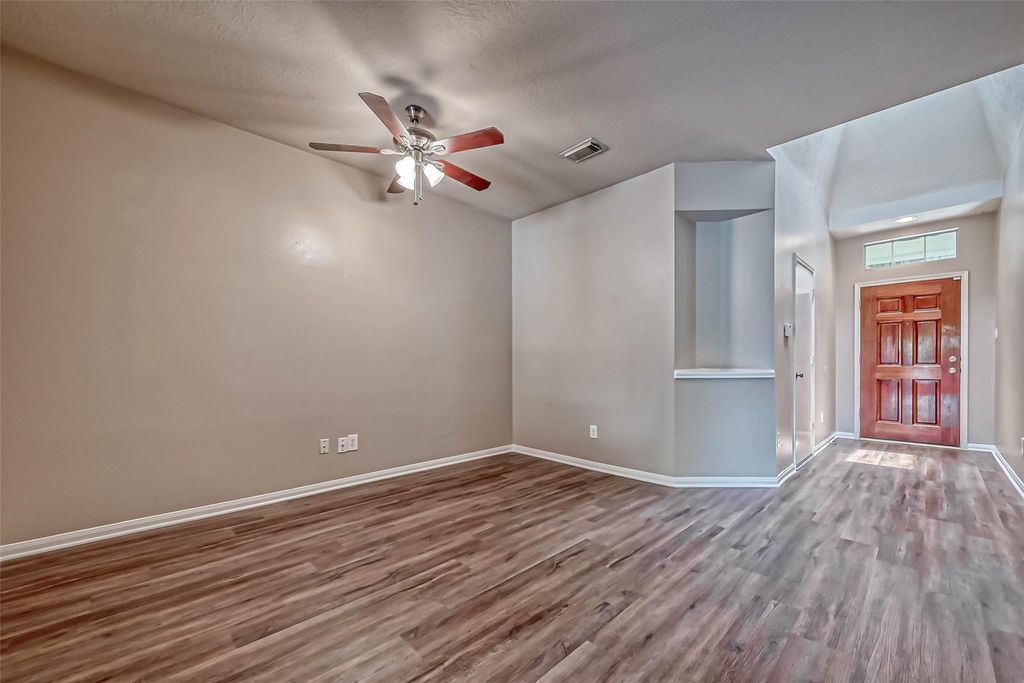 Photo of 911 Bent Sail Ln, League City, TX 77573 (MLS # 83985831)