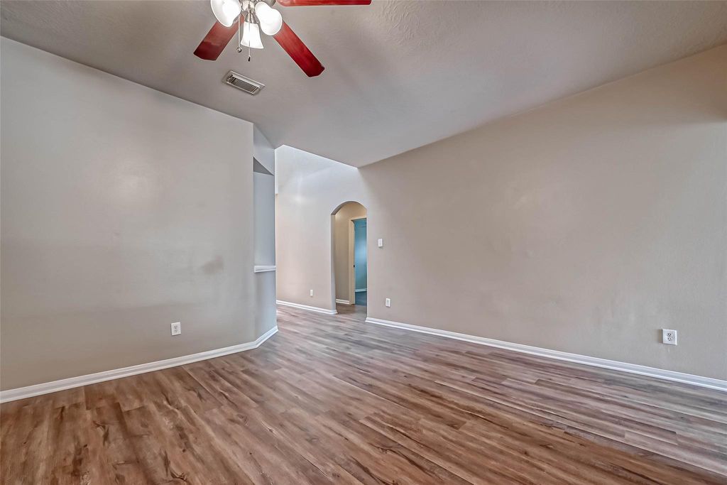 Photo of 911 Bent Sail Ln, League City, TX 77573 (MLS # 83985831)