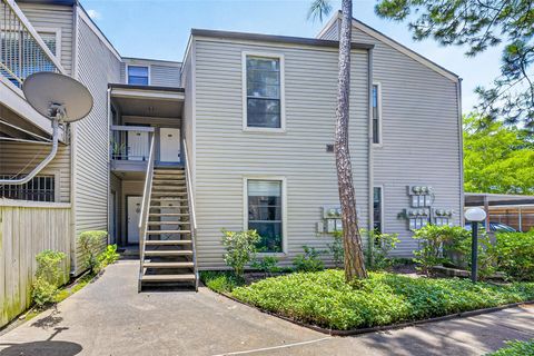 Photo of 9707 Richmond Avenue #44, Houston, TX 77042 (MLS # 60637444)