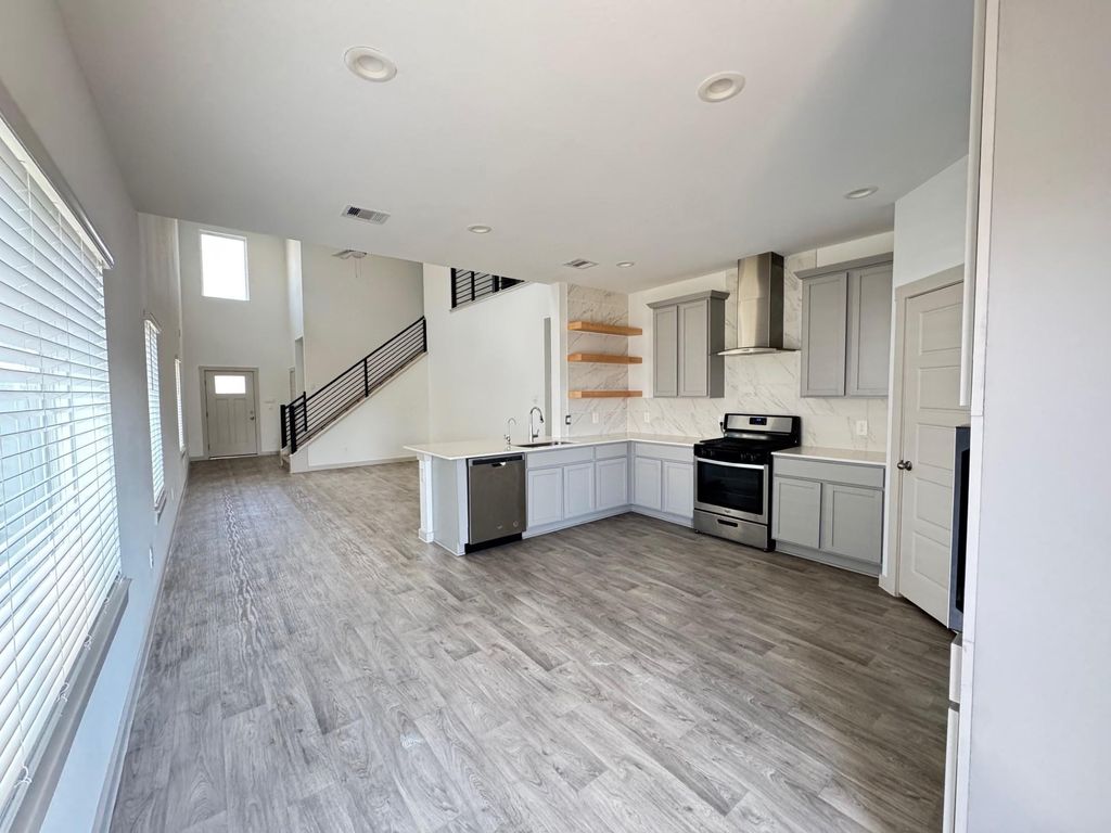 Photo of 12712 Oxford Gate Drive, Houston, TX 77047 (MLS # 11230696)