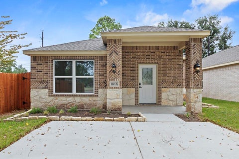 Photo of 142 College Street, Fresno, TX 77545 (MLS # 94870114)
