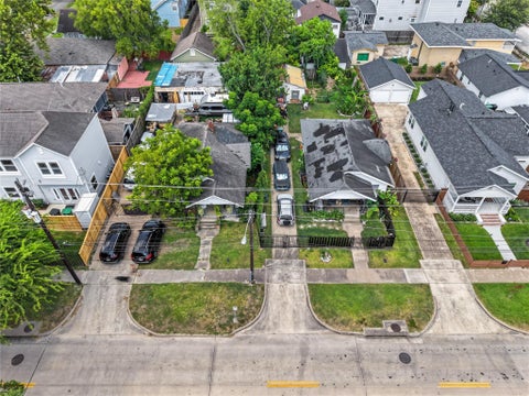 Photo of 1811 Studewood Street, Houston, TX 77008 (MLS # 74113450)
