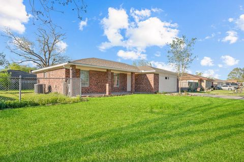 2414 Camillia Street Highlands TX 77562