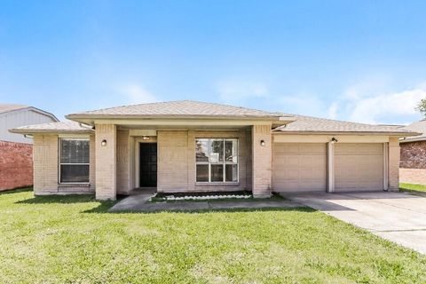 Photo of 8443 S Meadow Bird Circle, Houston, TX 77489 (MLS # 1036186)
