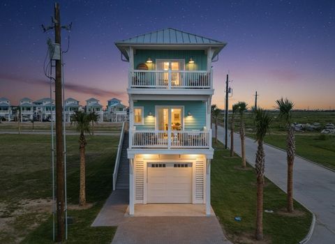 Photo of 679 Seaside Dr, Crystal Beach, TX 77650 (MLS # 72936999)