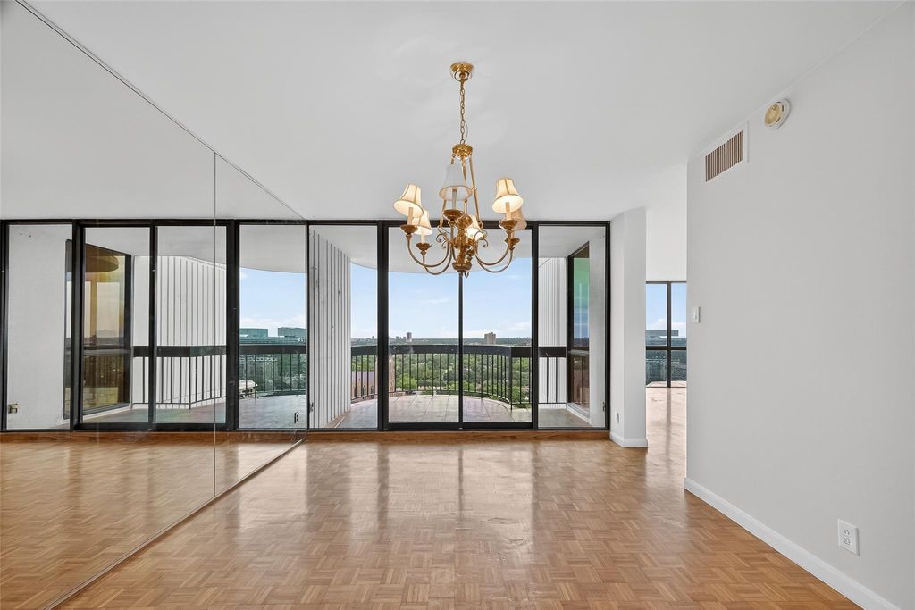Photo of 5001 Woodway Drive #1804, Houston, TX 77056 (MLS # 77644226)