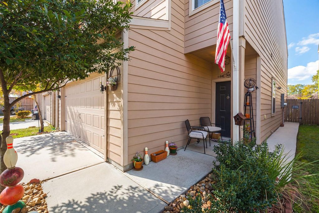 Photo of 2054 Sweet Lilac Dr Dr, Houston, TX 77090 (MLS # 48259368)