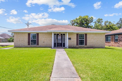 Photo of 2601 Rose Avenue, Groves, TX 77619 (MLS # 41905009)