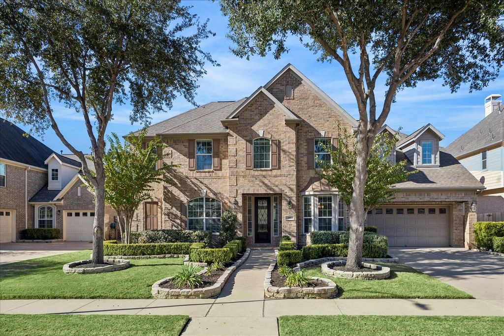 Photo of 410 Mcallister Avenue, Sugar Land, TX 77479 (MLS # 20827923)