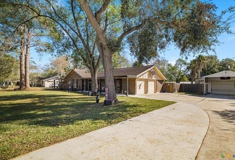 Homes For Sale - 204 Brooks Rd<br/> Victoria, TX 77904