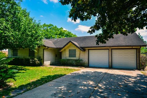Photo of 8407 Edgemoor Drive, Houston, TX 77036 (MLS # 4633571)