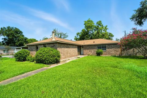 Photo of 4803 28th Street E, Dickinson, TX 77539 (MLS # 59406173)
