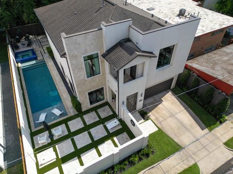 Photo of 1409 Indiana Street, Houston, TX 77006 (MLS # 60220876)