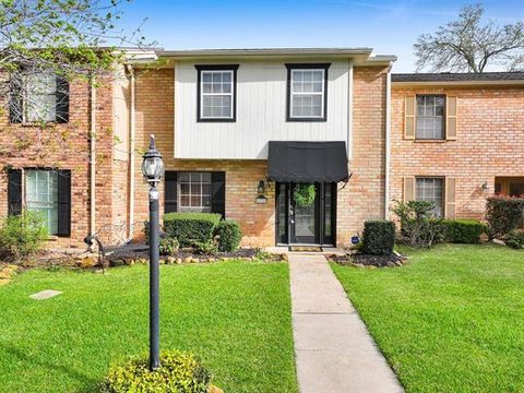 Townhouse For Sale - 5720 Townhouse Lane<br/> Jefferson County, Beaumont, TX 77707