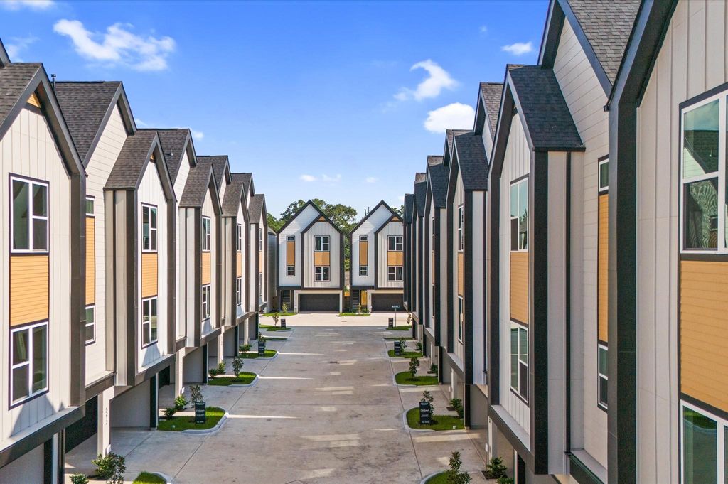 Photo of 5216 Green Pine Tree Drive, Houston, TX 77018 (MLS # 63855369)