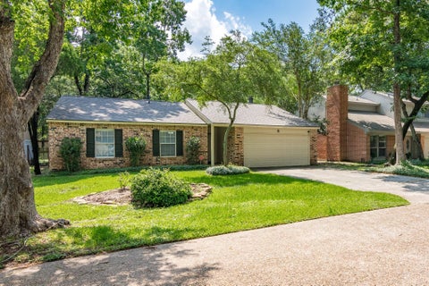 Photo of 6 Basal Briar Court, The Woodlands, TX 77381 (MLS # 39587206)