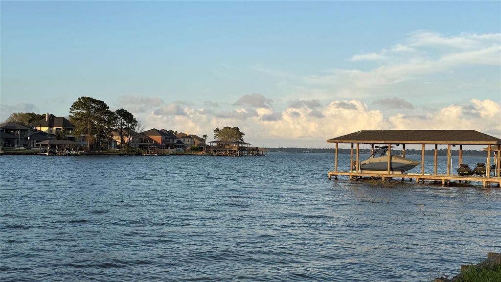 Photo of 18821 Aquatic Drive, Houston, TX 77346 (MLS # 21032575)