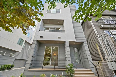 Photo of 912 W 19th Street #C, Houston, TX 77008 (MLS # 72552965)