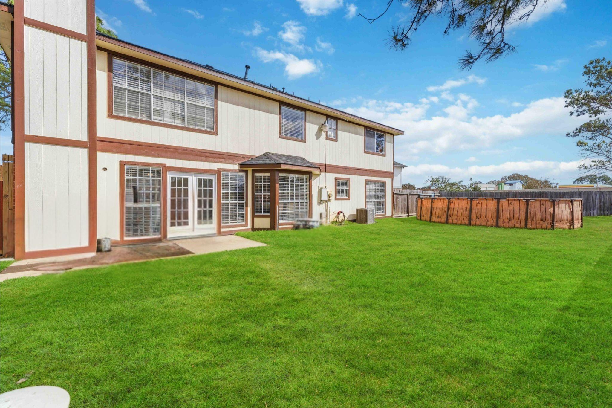 1207 Hollowood Lane