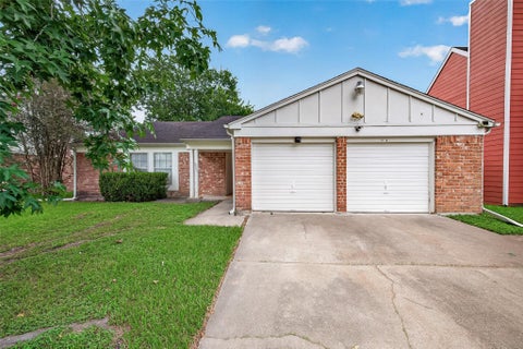 Photo of 16707 Running Quail Court, Missouri City, TX 77489 (MLS # 68105461)