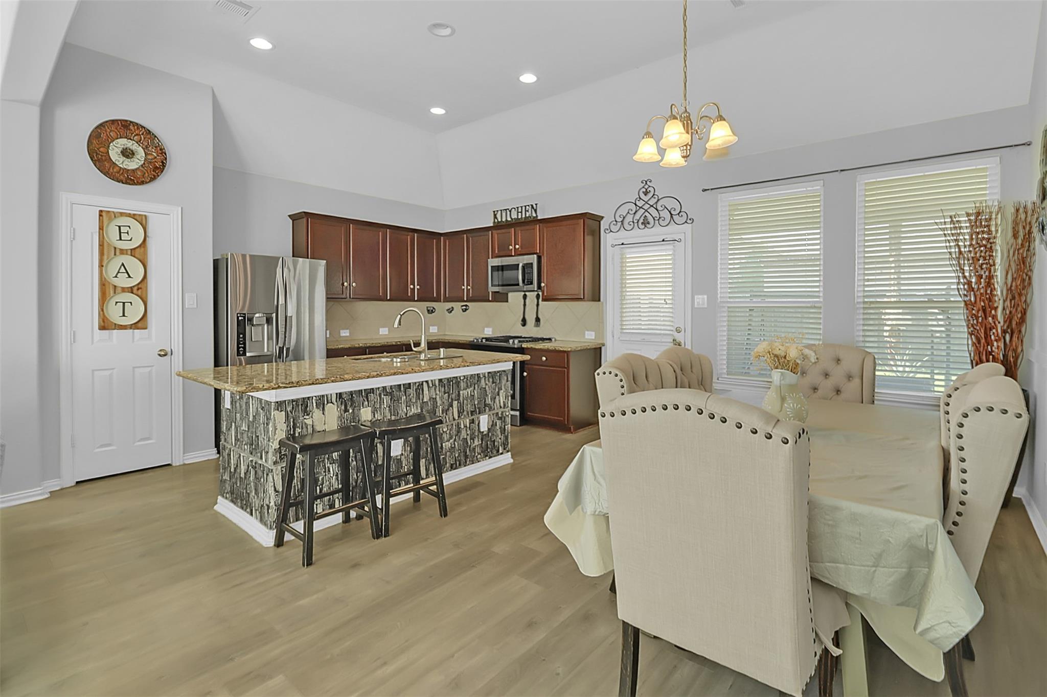 3903 Hunters Trail