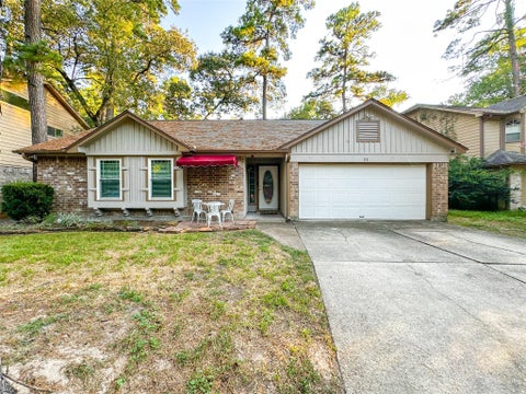 Photo of 33 N Rain Forest Court, The Woodlands, TX 77380 (MLS # 20995613)