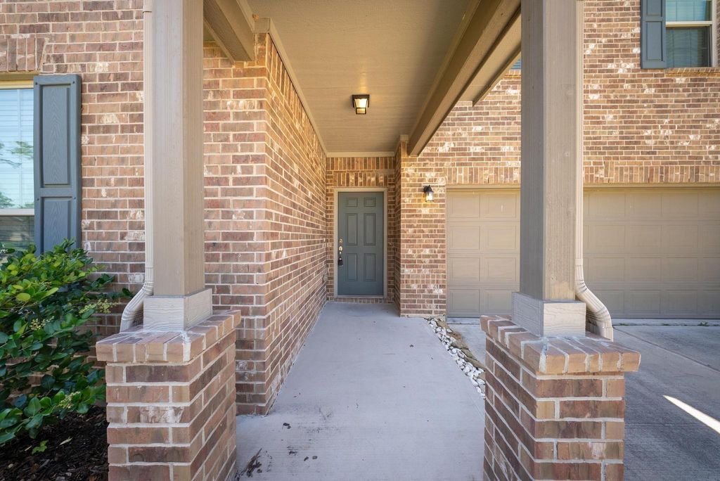 Photo of 2080 Lost Timbers Drive, Conroe, TX 77304 (MLS # 10125945)