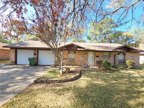 Photo of 1206 Crescent Boulevard, Cleveland, TX 77327 (MLS # 20201443)