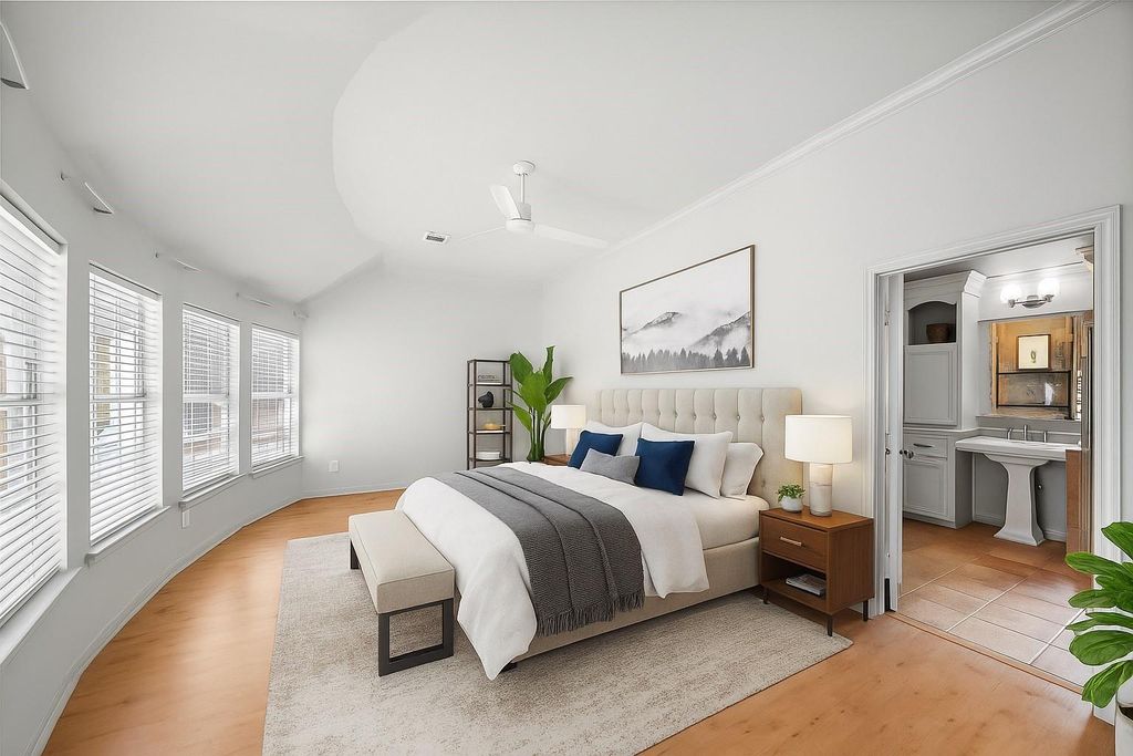 Photo of 1429 Oneil Street, Houston, TX 77019 (MLS # 48034641)