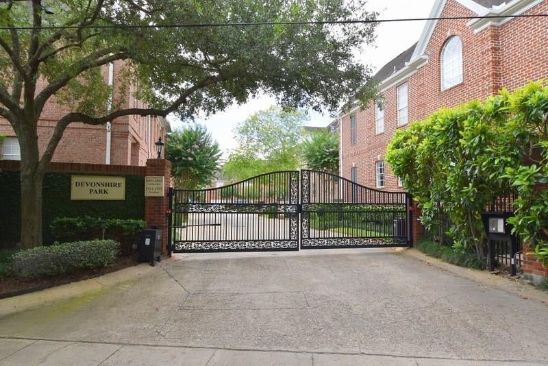 Photo of 6841 Staffordshire Boulevard, Houston, TX 77030 (MLS # 73953097)