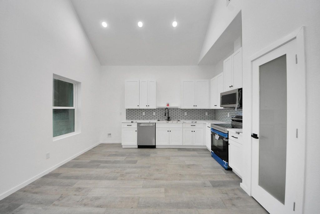 Photo of 605 E Murrill Ave Ave, Baytown, TX 77520 (MLS # 15225729)