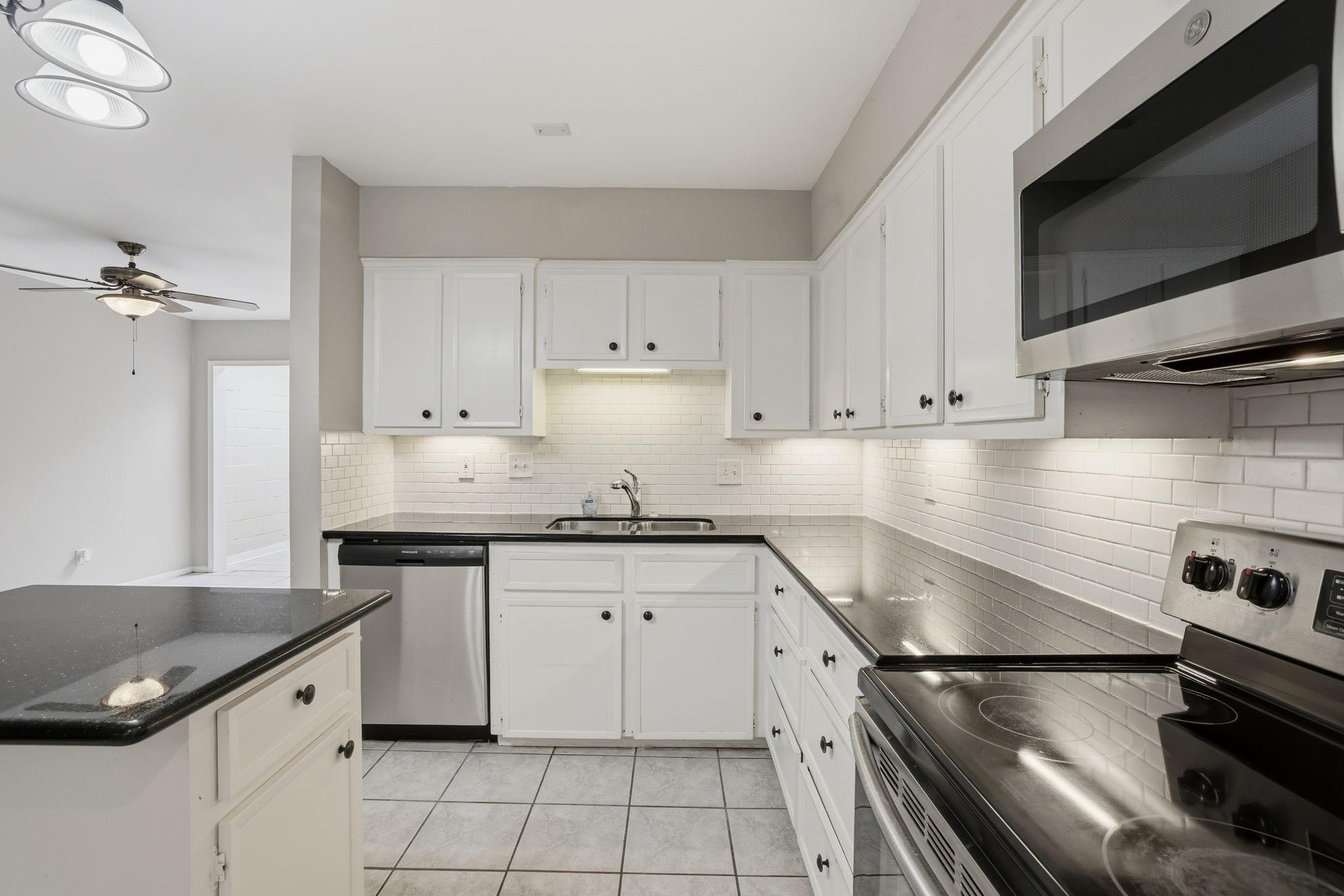 2 River Creek Way
