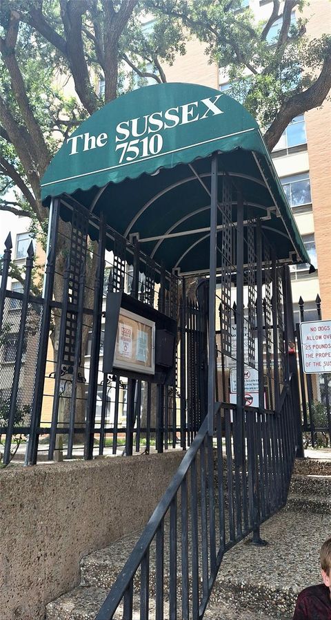Photo of 7510 Hornwood Dr #505, Houston, TX 77036 (MLS # 40740227)
