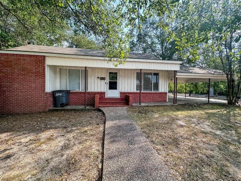 Photo of 611 Park Lane LN, Lufkin, TX 75904 (MLS # 94737653)