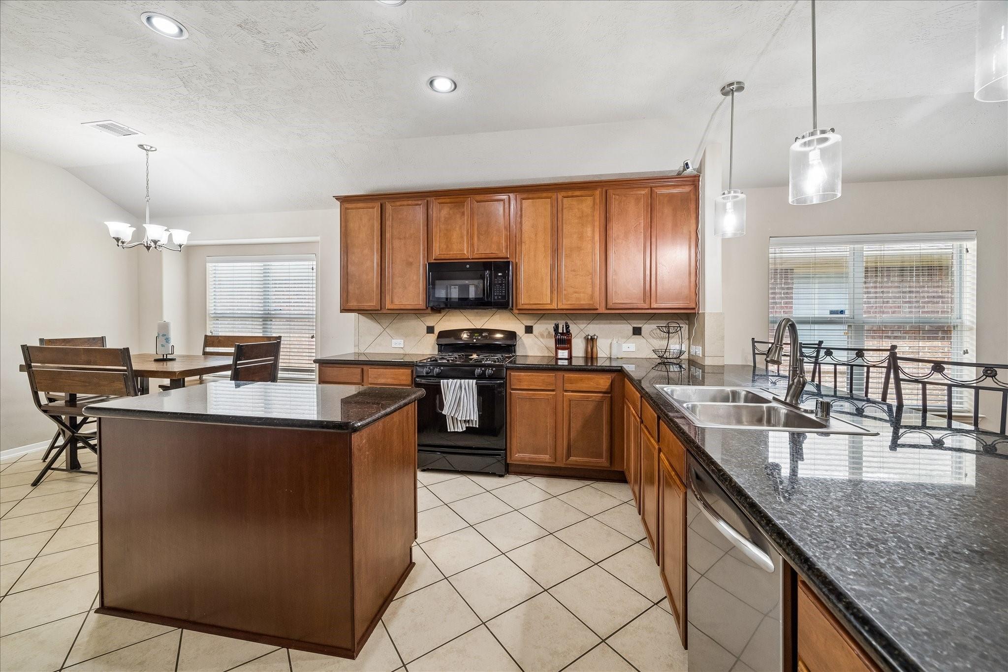 4527 Kenya Manor