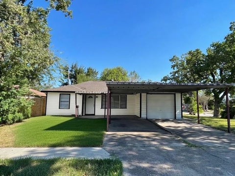 Photo of 2402 Rosemead Dr Dr, Pasadena, TX 77506 (MLS # 48662904)