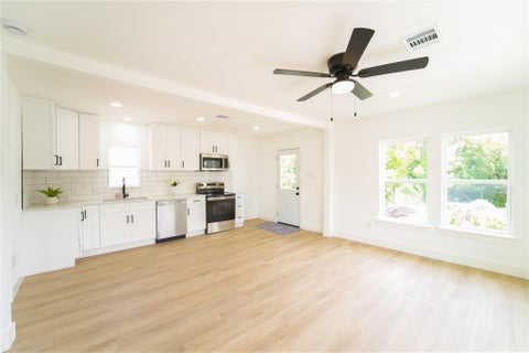 Apartment For Rent - 1569 Elliott 1/2 Street #B<br/> Houston, TX 77023